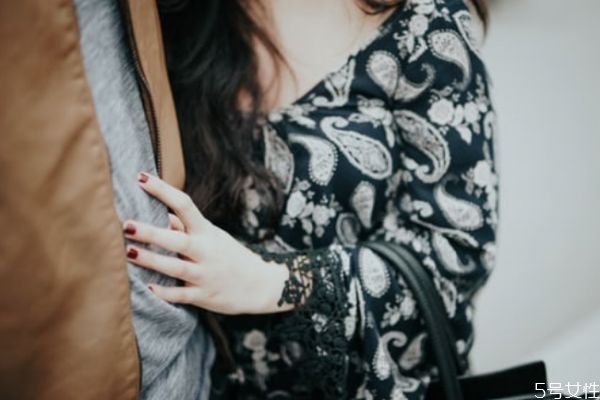 已婚男人聯系初戀什么心理 男人對初戀是什么心理