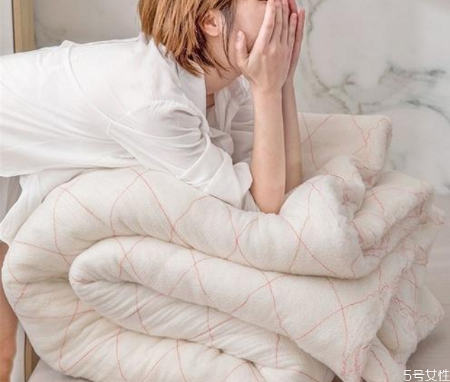 怎么馬上去除被子上的霉味 如何防止被子發霉