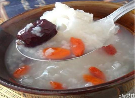銀耳熬多久膠質(zhì)會出來 銀耳不出膠怎么補(bǔ)救