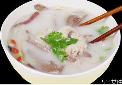 羊肉湯可以放牛奶嗎 羊肉湯什么時候放牛奶