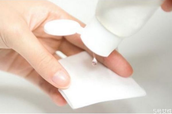 做面膜和濕敷有什么區(qū)別 濕敷和面膜哪個補(bǔ)水效果好