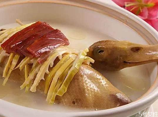 老鴨湯怎么去除腥味 老鴨湯怎么燉好喝又營養