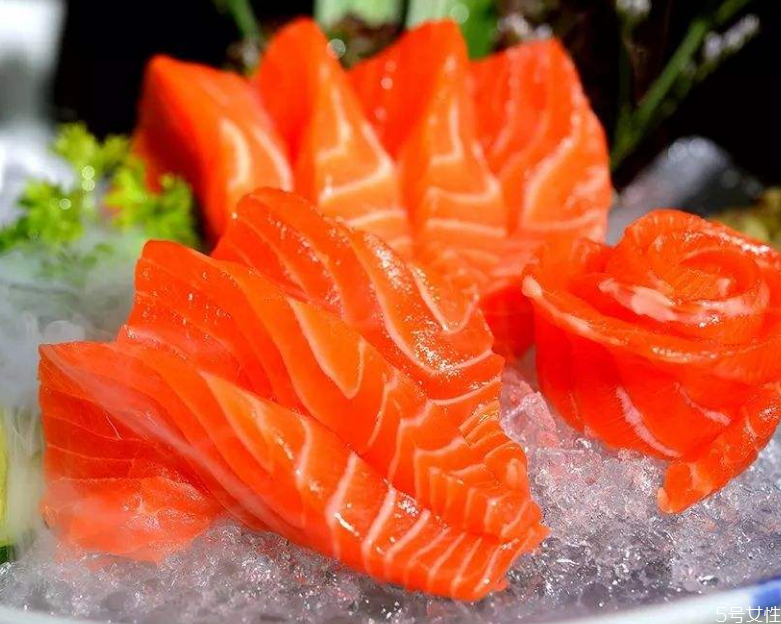 三文魚(yú)怎么看壞沒(méi)壞 三文魚(yú)為什么要加芥末