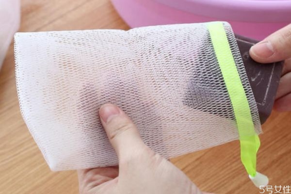 洗面奶要用起泡網嗎 用起泡網和不用有什么區別