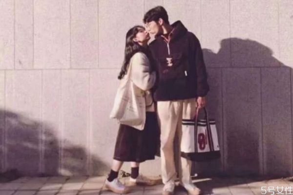 男人在等你挽回的暗示 男人主動分手后的心態