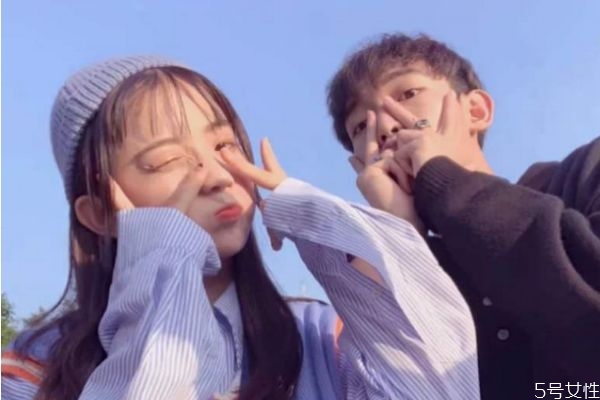 男生什么舉動說明愛上女生了 男人動情的表現藏不住