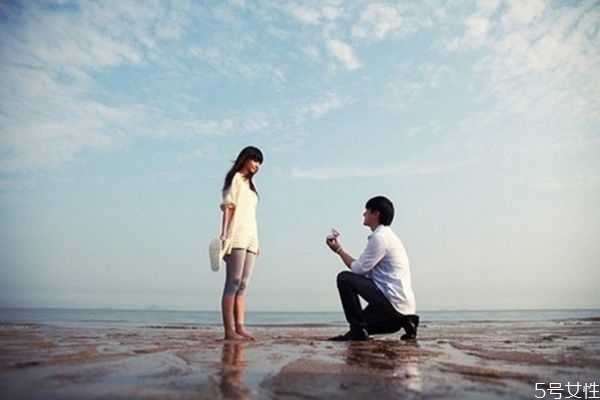 男生什么舉動說明愛上女生了 男人動情的表現藏不住