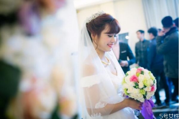老婆太強勢無法溝通怎么辦 老婆愛老公的表現