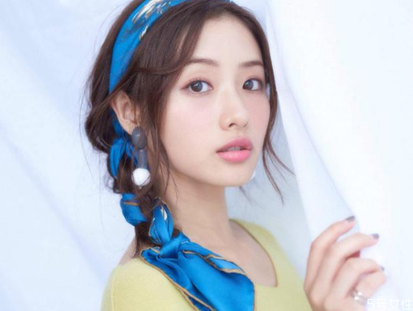 石原里美絲巾搭配 石原里美發帶