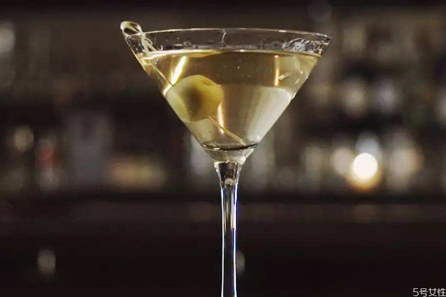 曼哈頓雞尾酒配方 曼哈頓雞尾酒怎么調