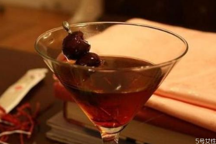 曼哈頓雞尾酒配方 曼哈頓雞尾酒怎么調