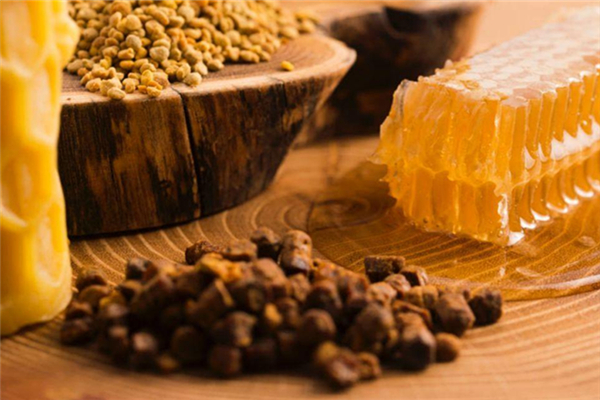 蜂膠和蜂蜜有什么區別 蜂膠是怎么形成的