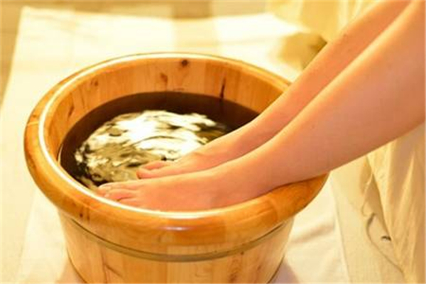 艾葉泡腳去體內濕氣嗎 艾葉泡腳的正確泡法