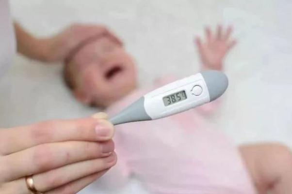 寶寶發燒反反復復怎么回事 寶寶發燒反反復復的怎么辦