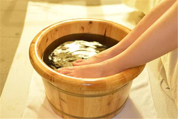 泡腳能祛除體內的濕氣嗎 泡腳去濕氣用什么藥材
