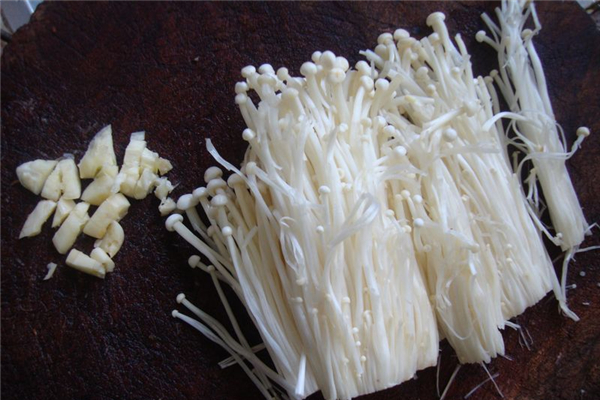 金針菇發黃了還能吃嗎 金針菇發黃是怎么回事
