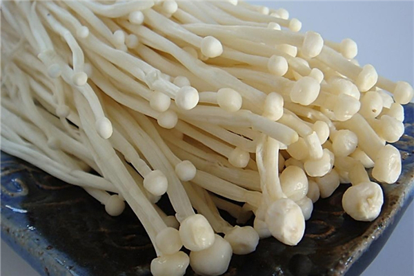金針菇發黃了還能吃嗎 金針菇發黃是怎么回事