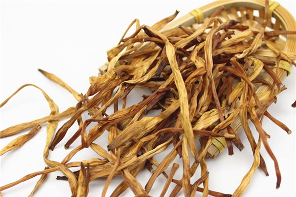 黃花菜泡一夜能吃嗎 黃花菜泡發的正確方法