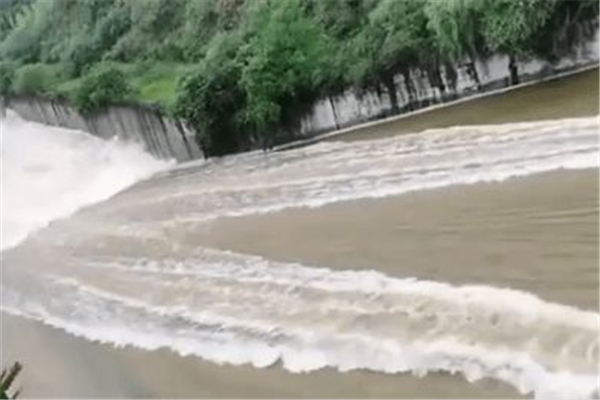 暴雨中的柳林鎮為何成重災區 暴雨一般發生在什么季節