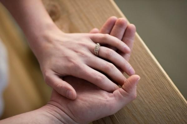 男子出車禍接孕妻電話求消防別出聲 妻子懷孕丈夫應該做什么