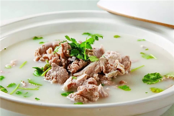 羊肉湯熬出來發黑是什么原因 羊肉湯怎么熬又濃又白