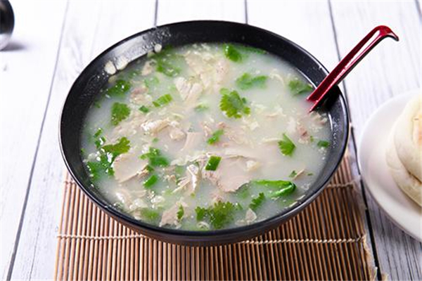 羊肉湯熬出來發黑是什么原因 羊肉湯怎么熬又濃又白