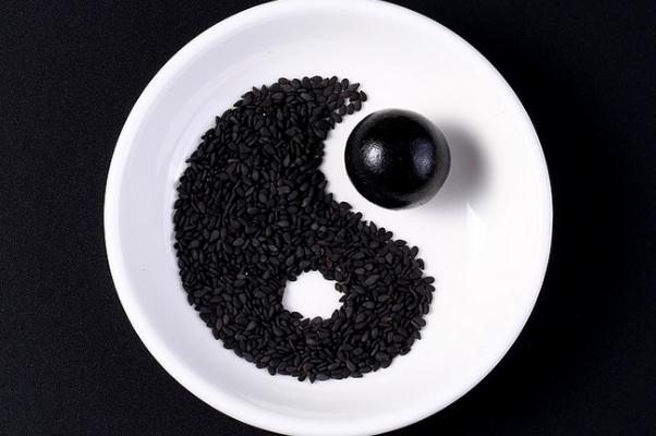 黑芝麻丸可以治療白頭發嗎 黑芝麻丸可以生發嗎