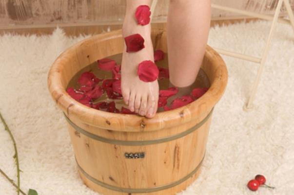 中藥泡腳會上火嗎 中藥泡腳會影響月經推遲嗎