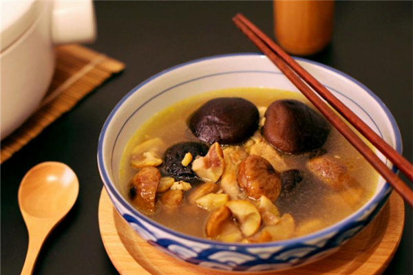 喝雞湯養胃嗎 喝雞湯對胃有好處嗎