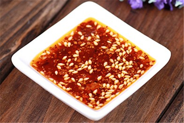 油辣子和辣椒醬哪個適合拌飯 油辣子和辣椒醬的區別