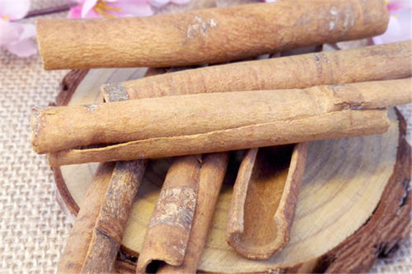 桂皮有白色點是不是發霉了 桂皮發霉什么樣