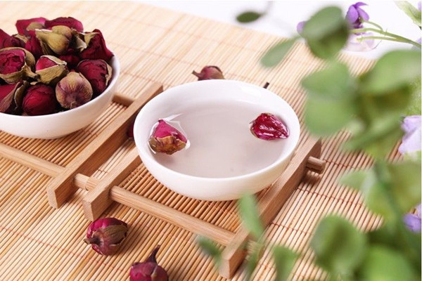 玫瑰花茶能否長期飲用 玫瑰花茶能否緩解痛經