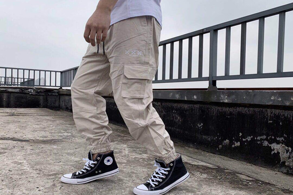 工裝褲什么材質的好 工裝褲能搭配馬丁靴嗎