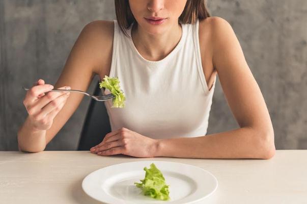 節食減肥是指不吃飯嗎 節食減肥是什么意思