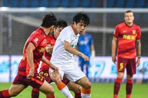 武漢隊高層回應蒿俊閔發帖討薪 足球球隊一共多少人