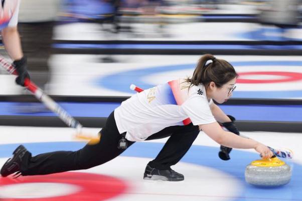 中國女子冰壺戰勝加拿大隊 冰壺的刷子起什么作用