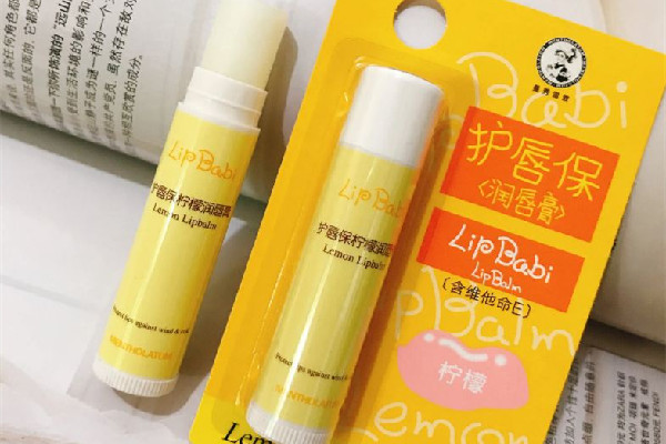 唇膏對(duì)嘴唇干裂有用嗎 唇膏對(duì)引起唇炎嗎