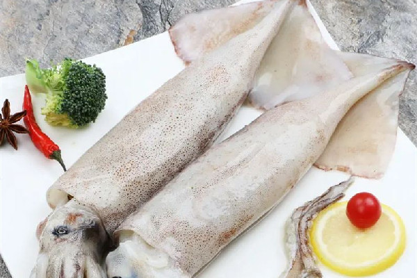 魷魚(yú)屬于高蛋白食物嗎 魷魚(yú)是發(fā)物嗎