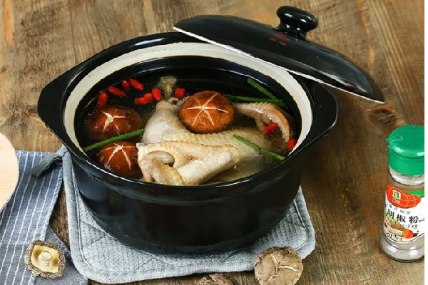 砂鍋煲湯和鐵鍋煲湯有什么區別 砂鍋煲湯有什么好處