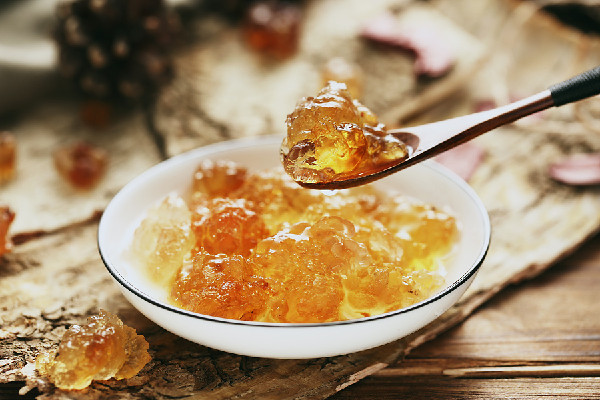 桃膠用冷水泡還是熱水泡好 桃膠的泡發方法