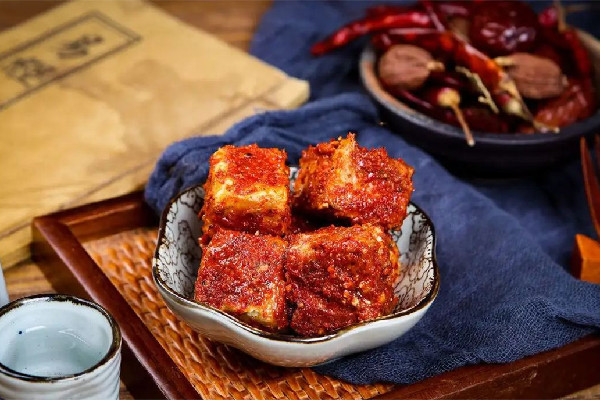 腐乳有白色的東西還能吃嗎 腐乳有白點是怎么回事