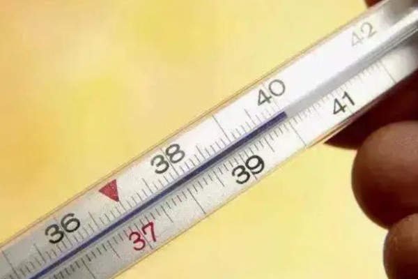 18歲男生高燒3天不退確診接吻病 發燒時間長了對人體有什么危害