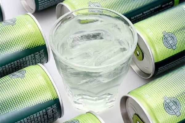 運動飲料喝普通飲料有什么區(qū)別 運動飲料可以經(jīng)常喝嗎