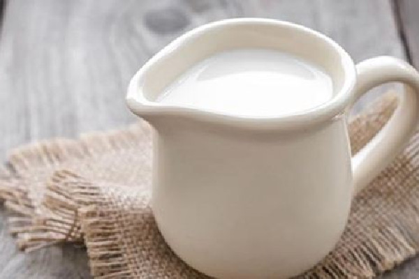 全脂牛奶結塊是正?，F象嗎 全脂牛奶結塊可以喝嗎