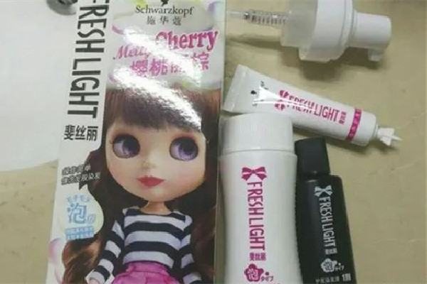 泡泡染發劑不上色怎么辦 泡泡染發劑不上色是什么原因