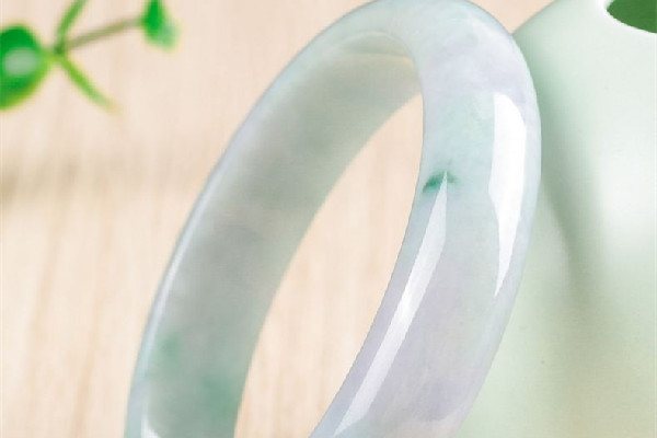 芙蓉種翡翠和糯種翡翠有什么區別 芙蓉種翡翠是冰糯種嗎