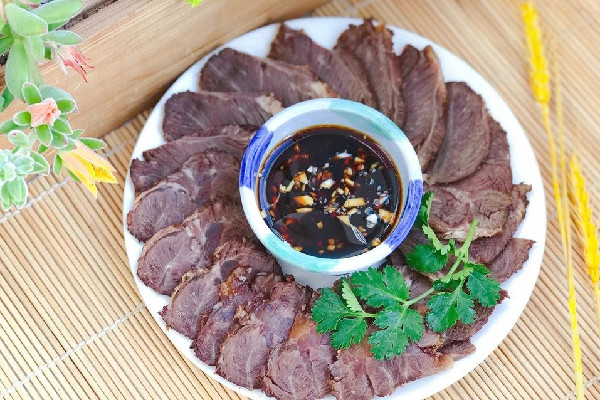 醬牛肉有綠色熒光是怎么回事 醬牛肉發綠光還能吃嗎