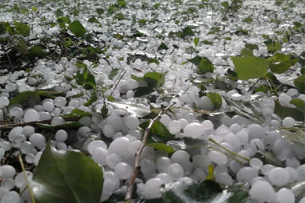 南方多地遭冰雹襲擊 冰雹是哪個季節下的