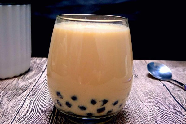 男子偽裝外賣小哥奶茶店偷外賣 奶茶有營養嗎