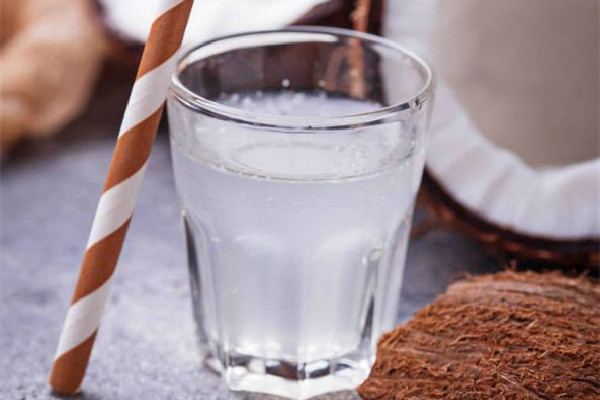 椰子水有什么營養 椰子水可以當水喝嗎